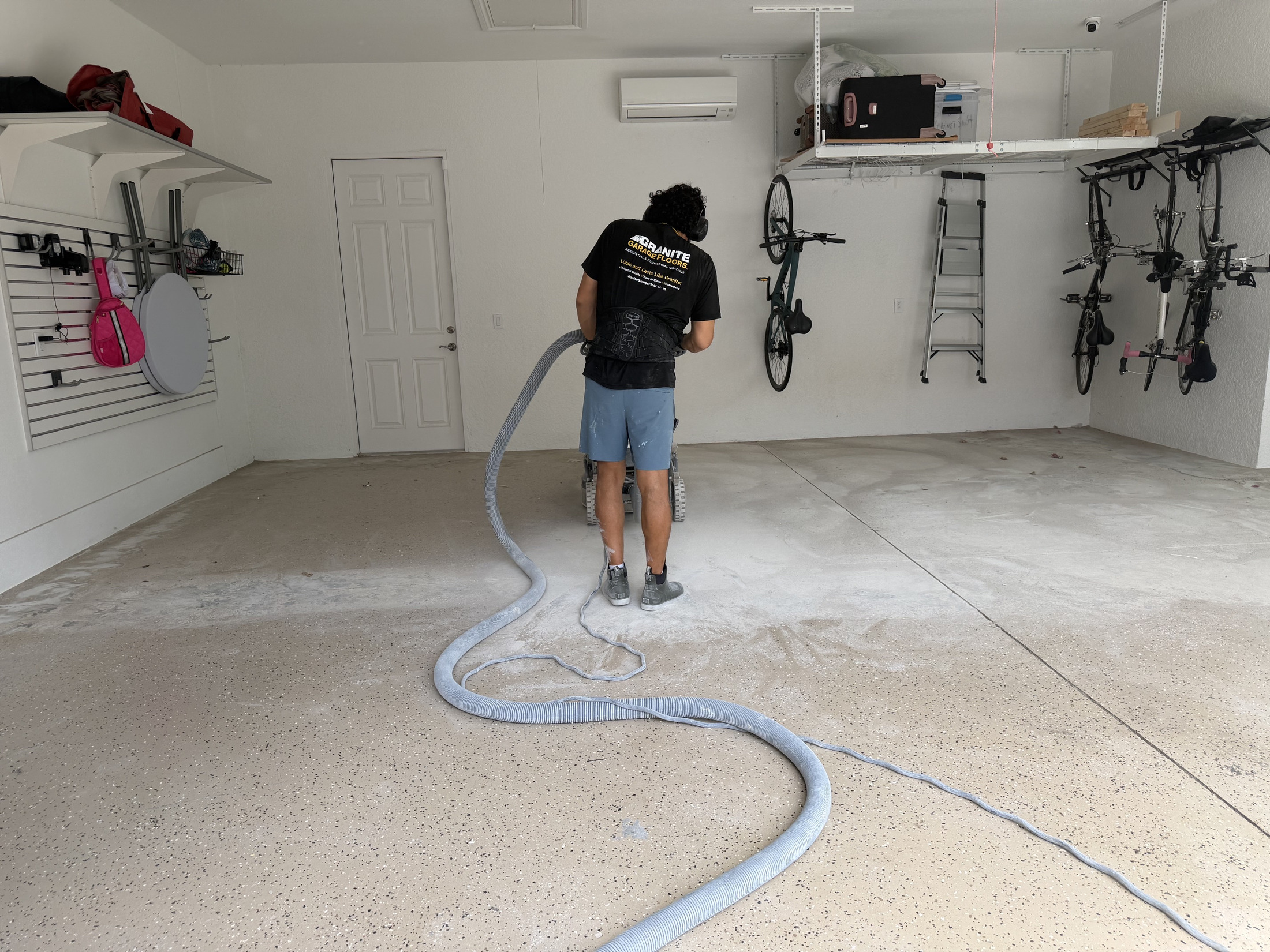 High-resolution garage concrete surface preparation before coating